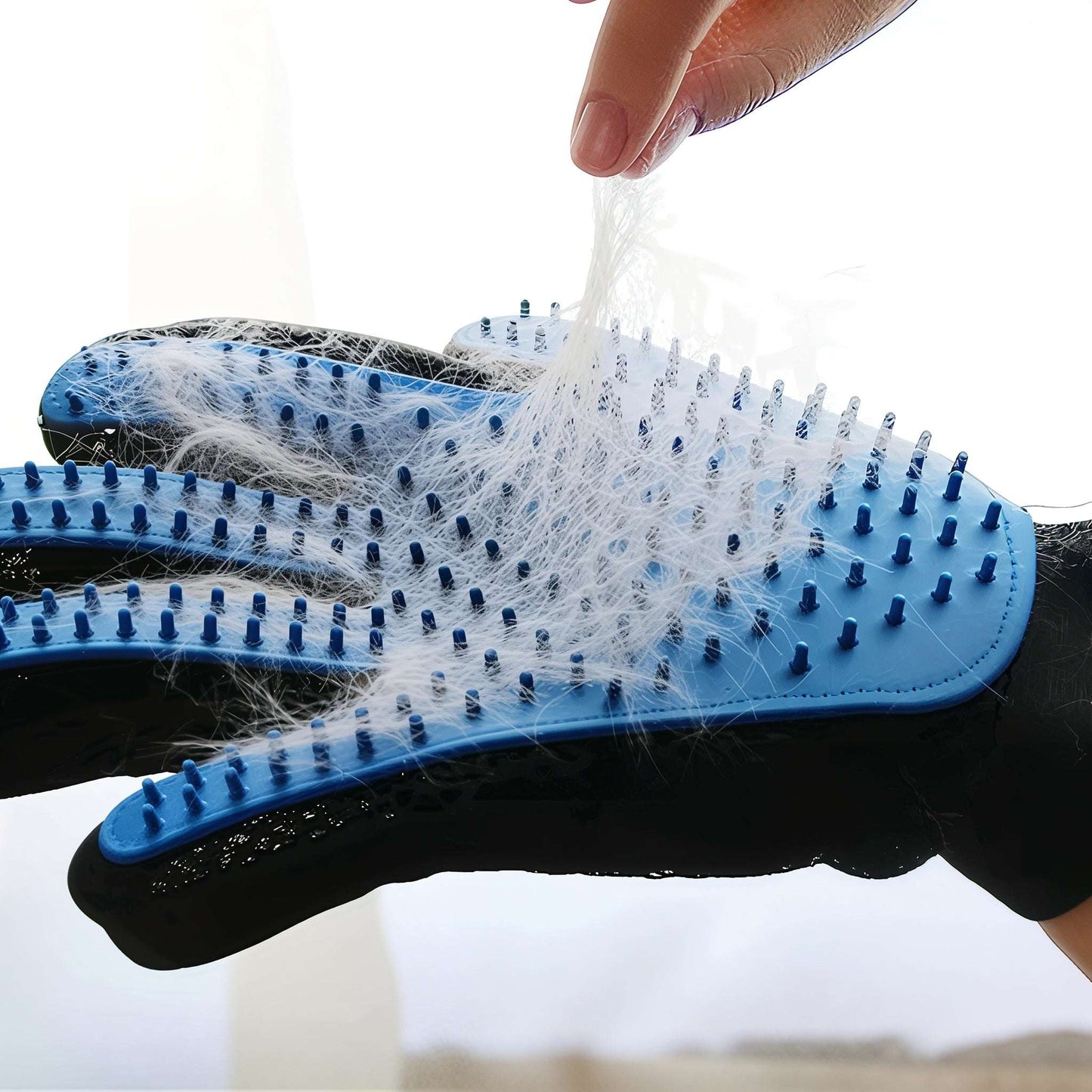Pet Grooming Glove – Gentle Deshedding, Massage & Bathing Made Easy!
